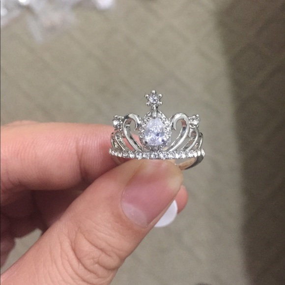 White Crystal Silver Crown Ring - Picture 3 of 5